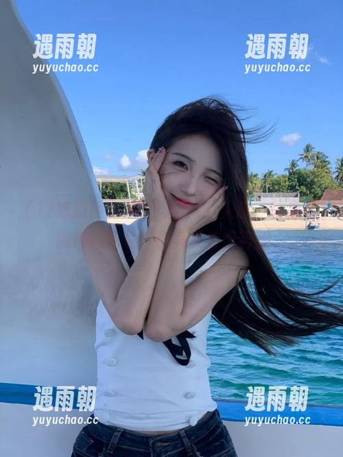 17吃瓜网 “17吃瓜网”入口,转身就能被瓜围住,甜美又有点苦涩。