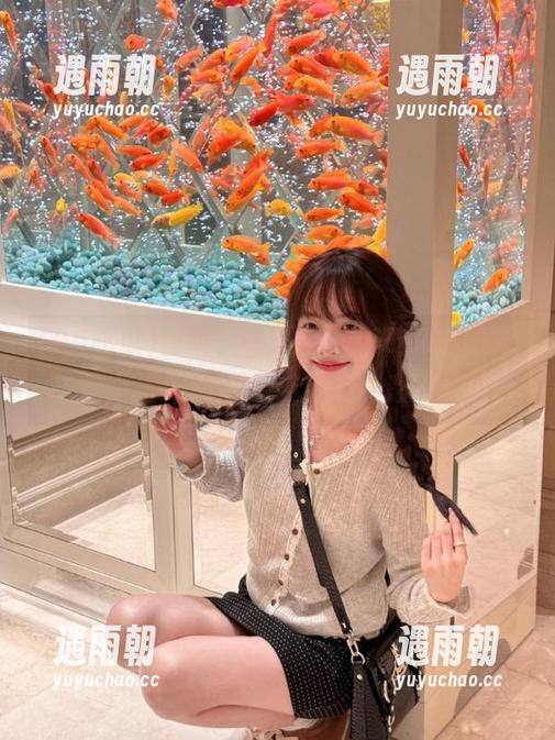 66吃瓜 首页,一颗瓜在66吃瓜中心转啊转,仿佛要告诉我秘密?
