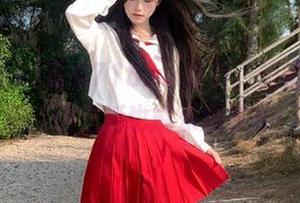 看在718.sx首页，悄悄捧着西瓜，这生活也能乐趣多多！
