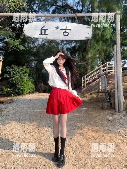 看在718.sx首页，悄悄捧着西瓜，这生活也能乐趣多多！