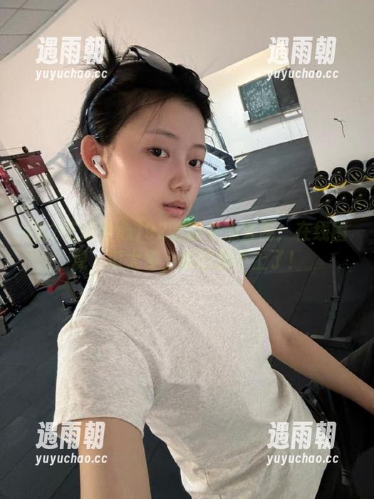 92吃瓜中心官网：在线围观，瓜太多，嘴巴跟不上了！