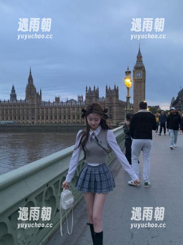 五一吃瓜网 “五一吃瓜网”登录就能解锁最新瓜料,真是让人无法抗拒啊!