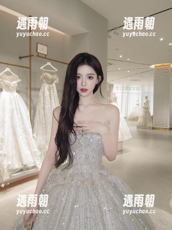 吃瓜福利 观看那些“吃瓜福利”,结果我被瓜汁淋得满脸是……呃,真有点奇妙。