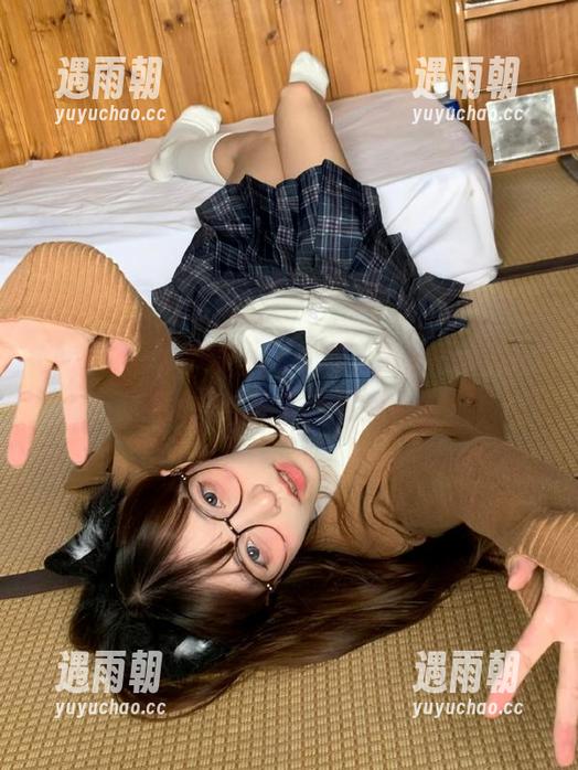 手滑登录吃瓜网，今日的热门瓜倒是闹得我肚子直痒痒！