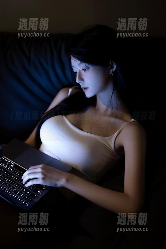 下载吃瓜黑料网，一键获取八卦，趁热吃啊！
