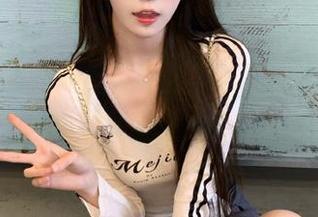 “我要吃瓜”网址新发布的视频，竟然揭露了明星们的秘密吃瓜姿势！