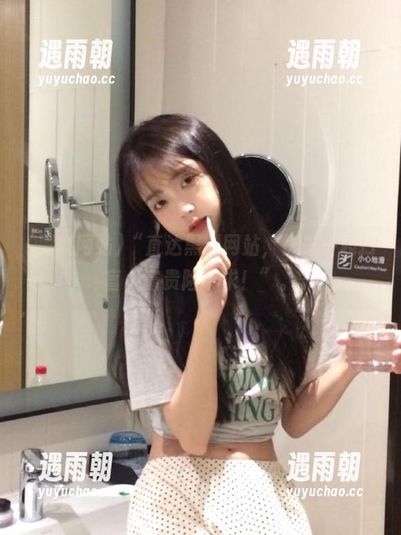 “直达黑料网站，快来一起扫盲，富贵险中求！”。